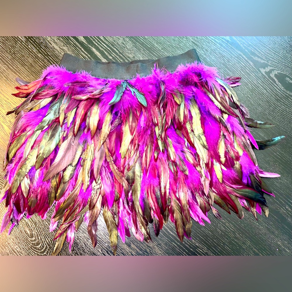 Vibrant Feathered Mini Skirt sz s/m